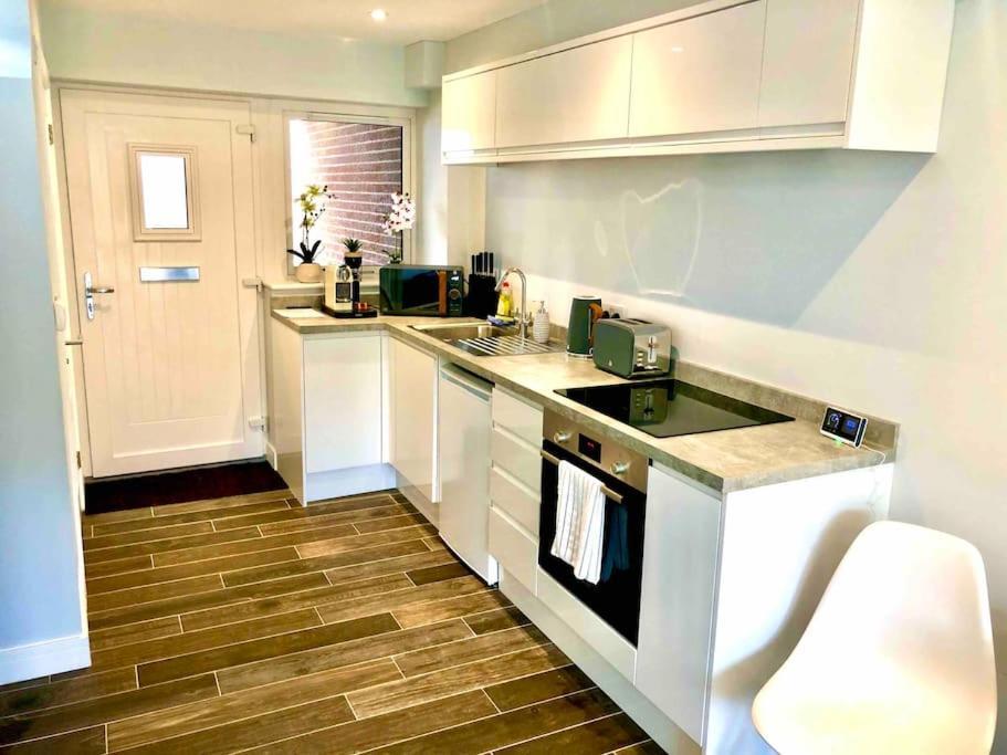 Centrally Situated House Plus Private Parking Cheltenham Exterior foto